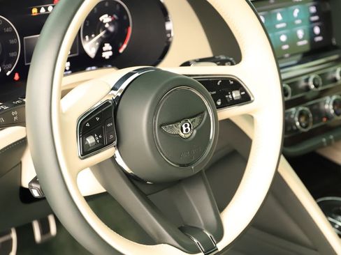 Used 2023 Bentley Bentayga Extended Wheelbase AWD/4WD image 16