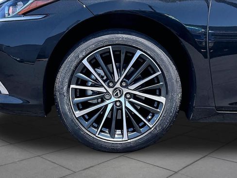 Used 2025 Lexus ES 300h w/ Premium Package FWD image 10