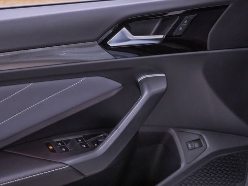 Used 2025 Volkswagen Jetta SEL image 31