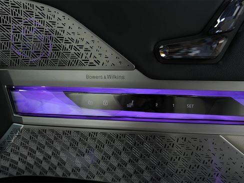 Used 2023 BMW 760i xDrive w/ Executive Package image 41