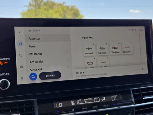 Used 2025 Toyota Sienna XLE FWD image 18