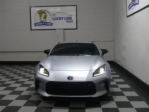 Used 2022 Toyota GR86 image 2