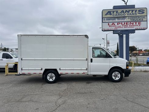 Used 2021 GMC Savana 3500 w/ Power Convenience Package RWD image 2
