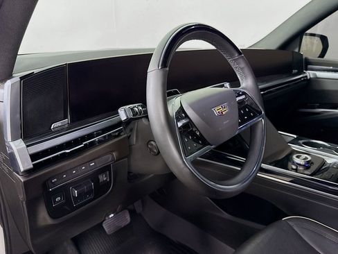 Used 2025 Cadillac Escalade Sport w/ LPO, Floor Liner Package AWD/4WD image 9