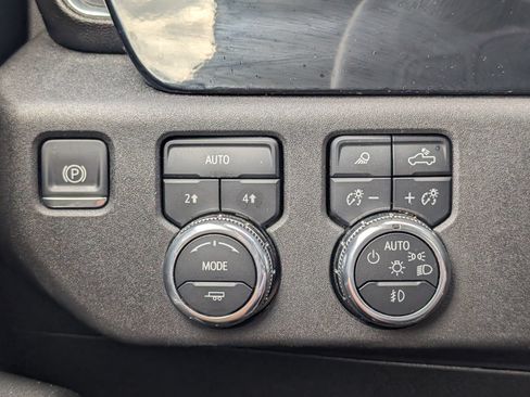 Used 2025 GMC Sierra 1500 SLT AWD/4WD image 12