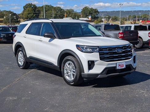 New 2026 Ford Explorer Active w/ Active Comfort Package image 2