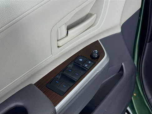 Used 2022 Toyota Sienna LE image 16