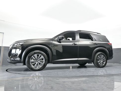 Used 2025 Nissan Pathfinder SV image 59
