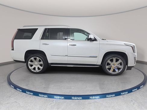 Used 2020 Cadillac Escalade Premium Luxury AWD/4WD image 5