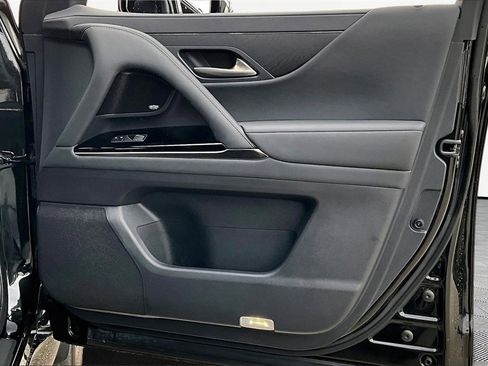 Used 2024 Lexus LX 600 4WD w/ Luxury Package image 23