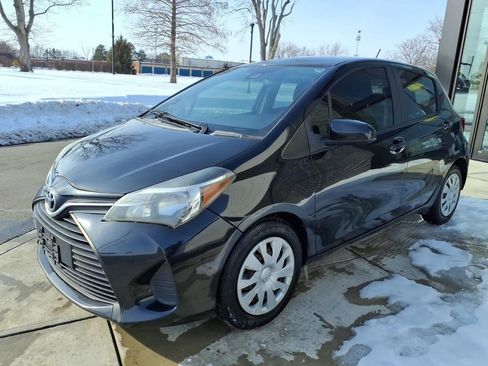 Used 2017 Toyota Yaris L image 3