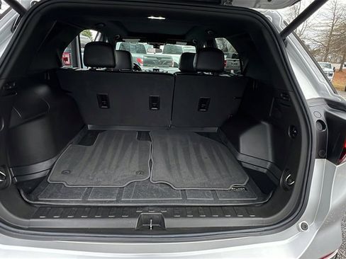 Used 2022 Chevrolet Equinox RS w/ RS Leather Package image 10