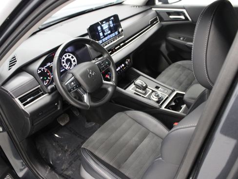 Used 2024 Mitsubishi Outlander SE image 17