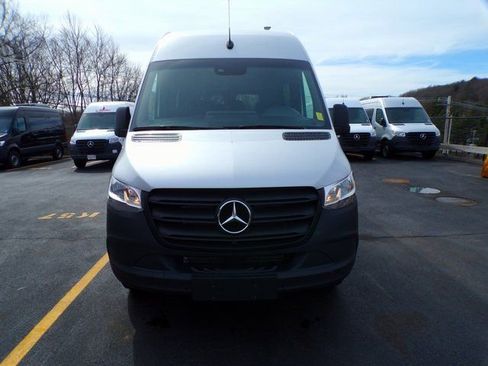 Used 2024 Mercedes-Benz Sprinter 2500 image 2