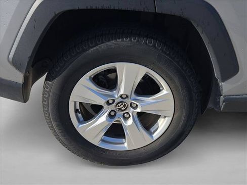 Used 2021 Toyota RAV4 XLE w/ Convenience Package FWD image 18