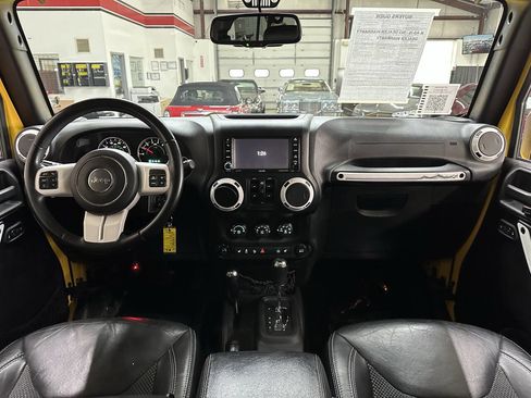 Used 2015 Jeep Wrangler Unlimited Sahara image 18