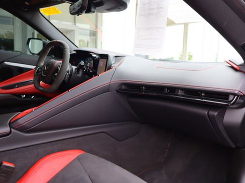 Used 2025 Chevrolet Corvette E-Ray w/ Stealth Interior Trim Package AWD/4WD image 32