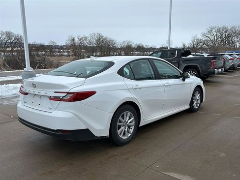 Used 2025 Toyota Camry LE image 5