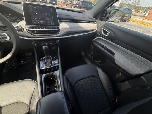 Used 2025 Jeep Compass Latitude image 34