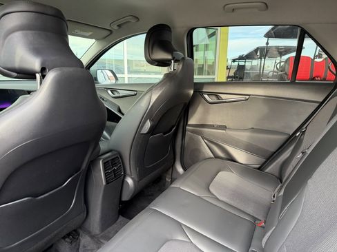 Used 2024 Kia Niro EX image 35
