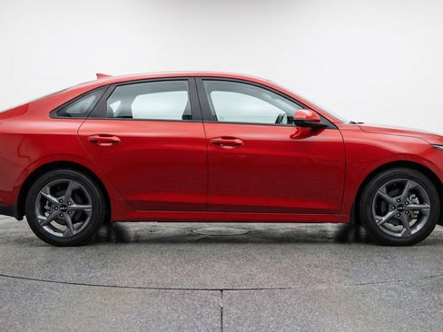 Used 2025 Kia K4 LXS image 11