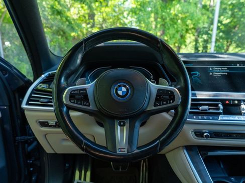 Used 2022 BMW X5 xDrive45e w/ M Sport Package AWD/4WD image 21