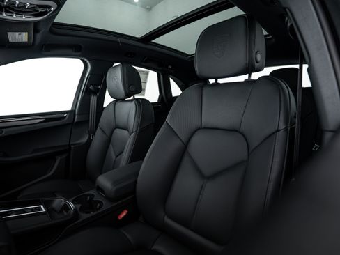 Certified 2026 Porsche Macan AWD/4WD image 13