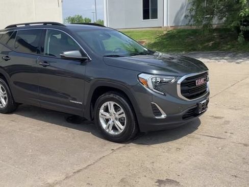 Used 2020 GMC Terrain SLE w/ Driver Convenience Package AWD/4WD image 2