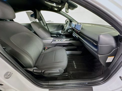 Used 2024 Hyundai Ioniq 6 SE RWD image 32