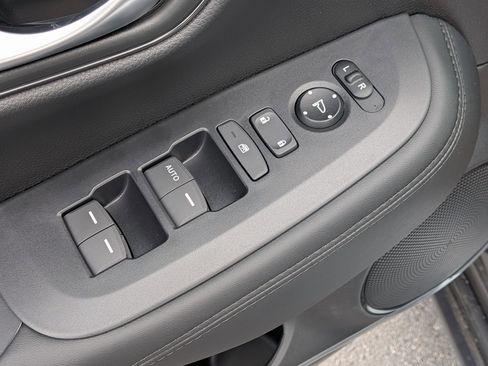 New 2026 Honda HR-V LX image 13