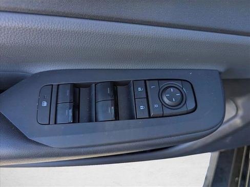 Used 2025 Toyota Prius LE image 10