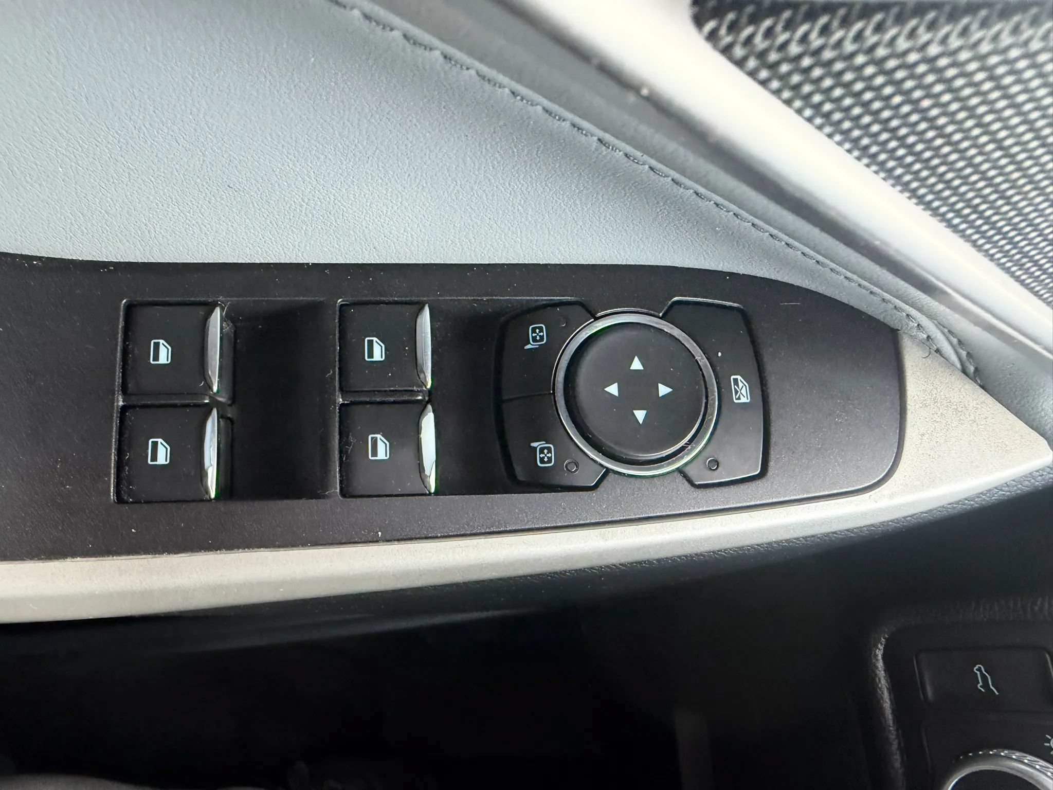 Used 2021 Ford Explorer XLT w/ Equipment Group 202A AWD/4WD image 24