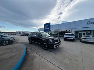 Used 2023 Kia Telluride EX w/ EX Captain's Chair Package FWD video 1