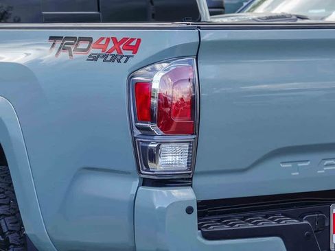 Used 2022 Toyota Tacoma TRD Sport image 7