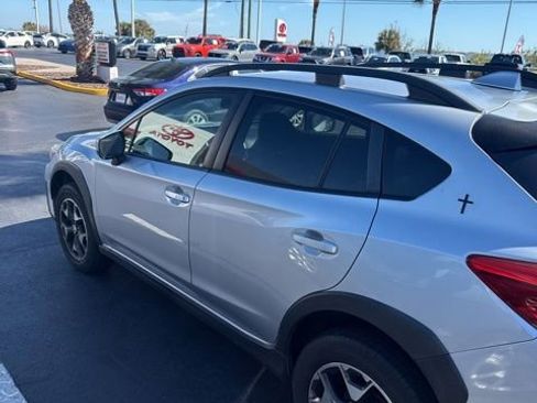 Used 2018 Subaru Crosstrek 2.0i Premium image 3