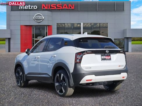 New 2025 Nissan Kicks SR image 4