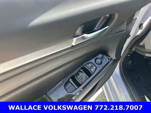 Used 2024 Nissan Altima 2.5 SR w/ SR Premium Package FWD image 17