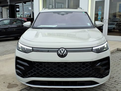 New 2026 Volkswagen Tiguan SEL R-Line image 2