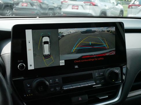 Certified 2024 Toyota Grand Highlander AWD image 29