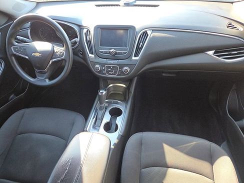 Used 2017 Chevrolet Malibu LT image 33