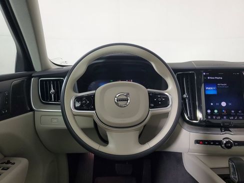 Used 2023 Volvo XC60 B5 Plus w/ Climate Package AWD/4WD image 18