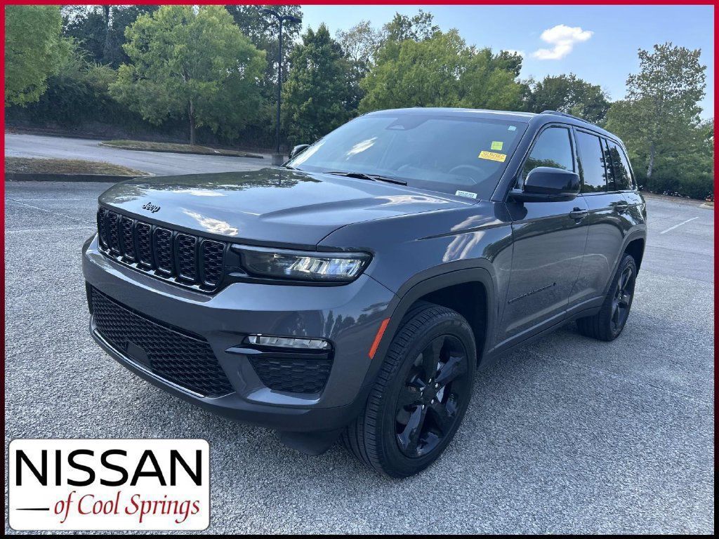 Used 2024 Jeep Grand Cherokee Limited w/ Black Appearance Package AWD/4WD image 3