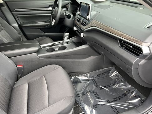 Used 2025 Nissan Altima 2.5 SV image 22