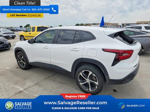 Used 2024 Chevrolet Trax RS FWD image 3