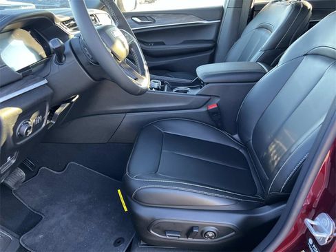 New 2025 Jeep Grand Cherokee L Limited image 12