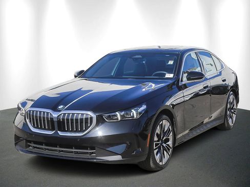 Certified 2025 BMW 530i RWD image 3
