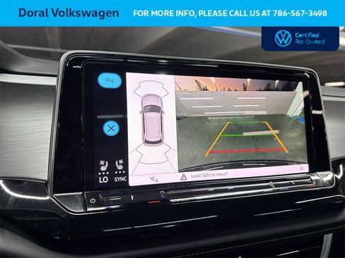 Certified 2024 Volkswagen Atlas Cross Sport SE w/ Panoramic Sunroof Package image 19