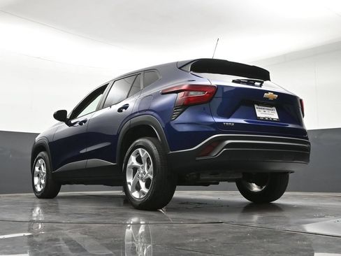 Used 2024 Chevrolet Trax LS w/ LS Convenience Package FWD image 26