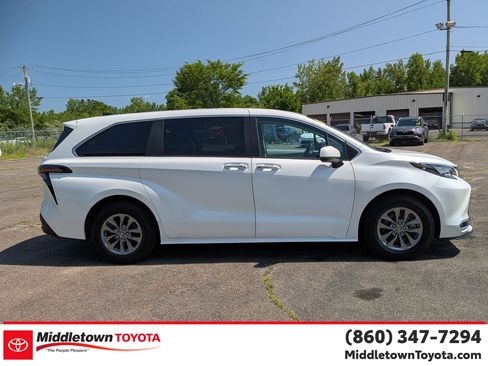 Certified 2024 Toyota Sienna XLE AWD/4WD image 2
