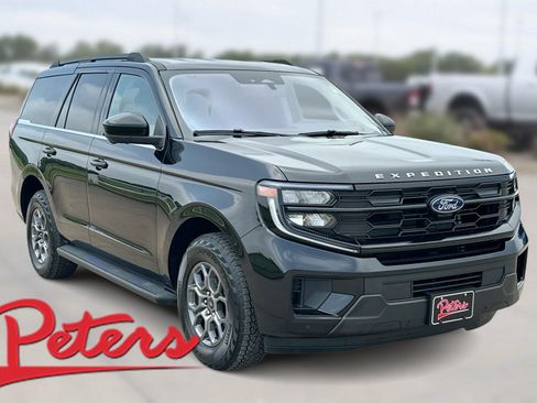 Used 2025 Ford Expedition Active AWD/4WD image 1